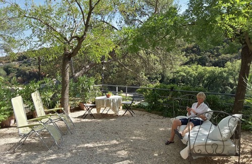 Collias Apartment | Delightful Riverside Apartment with River Views, The Wing