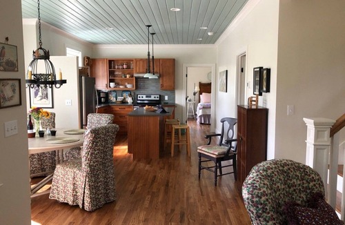 Hot Springs Cottage | Delightful riverview house with screened porches