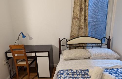 Ville-Emard House | Delightful room near Metro Monk station with Self Check-in