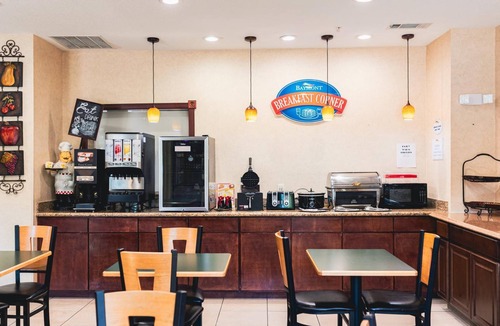 Tyler Hotel | Delightful Room Perfect for Families Near Tyler Pounds Regional Airport!