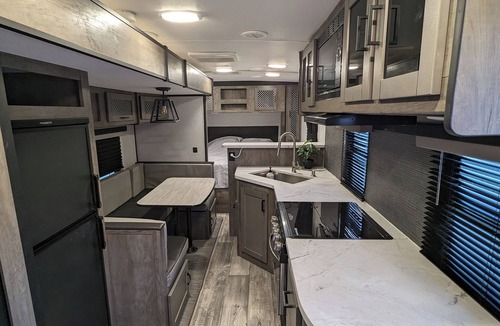 Palmdale House | Delightful RV with AC in Palmdale