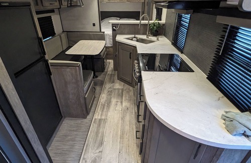 Palmdale House | Delightful RV with AC in Palmdale