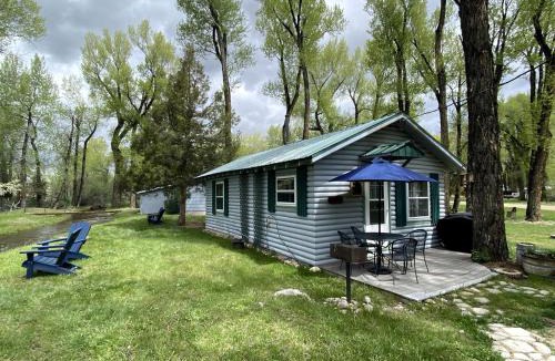 Riverside House | Delightful Secluded Cabin in Riverside, Wyoming