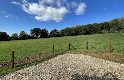 Congresbury Cabin | Delightful Shepherd's Hut with Log Burner and Outside Bath