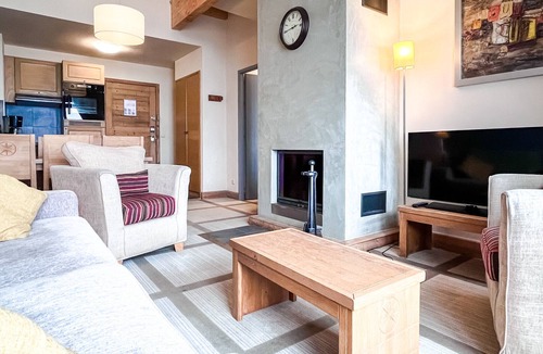 Flaine Apartment | Delightful South facing 2-bed apartment with fireplace