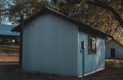 Dunlap Apartment | Delightful stand-alone hut with communal bathhouse