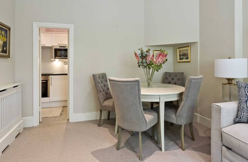 Holland Park Apartment | Delightful Studio Flat w/ Garden Access, Holland Park