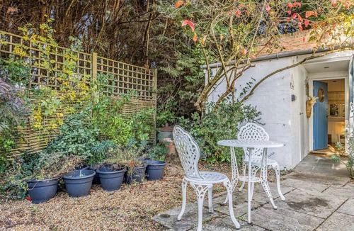 Funtington Apartment | Delightful Studio in West Ashling - Pass the Keys