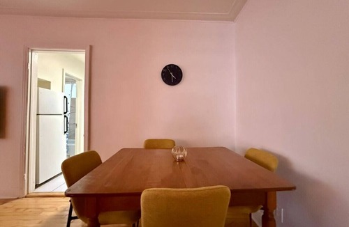 Cote-Des-Neiges—Notre-Dame-De-Grace Apartment | Delightful Style & Comfort in Montreal! Sleeps 4!
