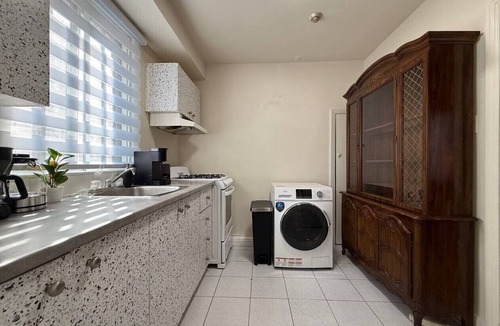 Cote-Des-Neiges—Notre-Dame-De-Grace Apartment | Delightful Style & Comfort in Montreal! Sleeps 4!