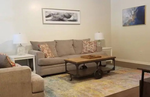 Mann House | Delightful Townhouse in Trendy Quiet Neighborhood