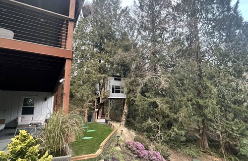 Burley House | Delightful Treehouse Getaway