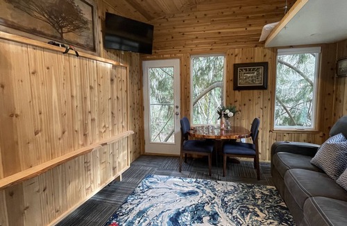 Burley House | Delightful Treehouse Getaway