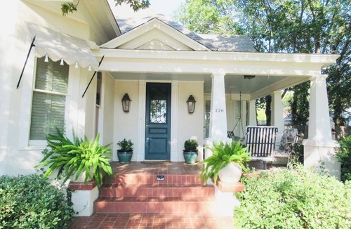 San Angelo House | Delightful Victorian home located downtown just blocks from the River Walk!