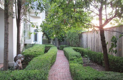 San Angelo House | Delightful Victorian home located downtown just blocks from the River Walk!
