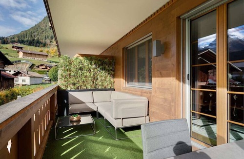 Gsteig Apartment | Delightfully Presented Flat with Amazing Views