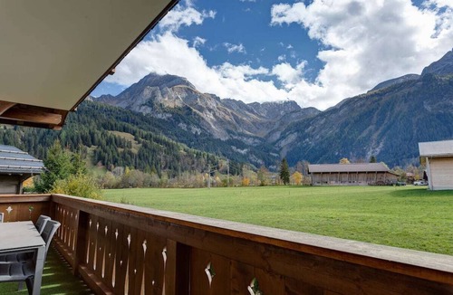 Gsteig Apartment | Delightfully Presented Flat with Amazing Views