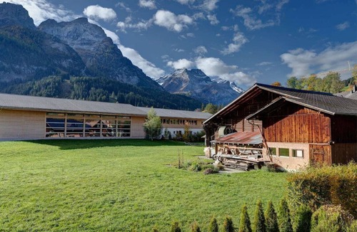Gsteig Apartment | Delightfully Presented Flat with Amazing Views 2