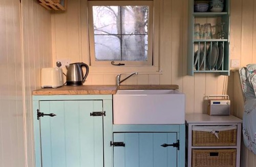 Sidlesham Apartment | Delilah the shepherd's hut