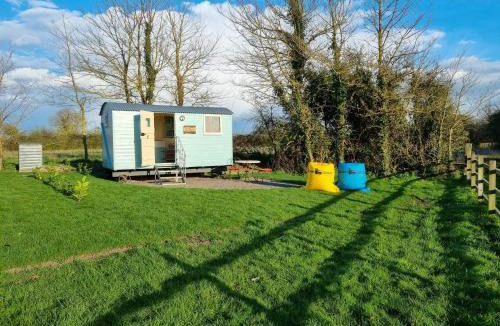 Sidlesham Apartment | Delilah the shepherd's hut