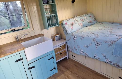 Sidlesham Apartment | Delilah the shepherd's hut