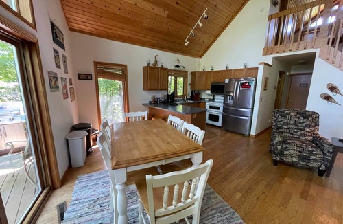 Leland House | Dells Chalet on the Lake