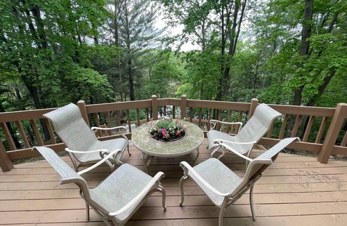 Leland House | Dells Chalet on the Lake