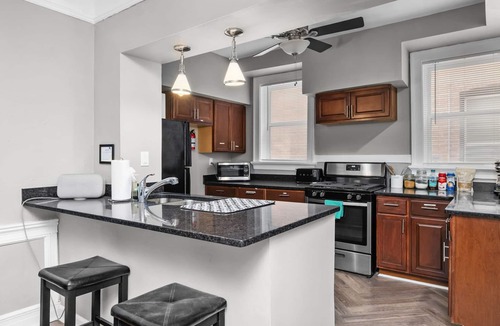St. Louis Apartment | Delmar Dreams: Boutique Stay by Forest Park!