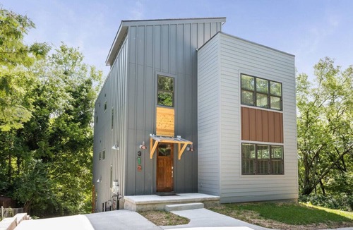 North Chattanooga House | Delmont Amazing Rooftop Deck Walking distance to Northshore and Downtown