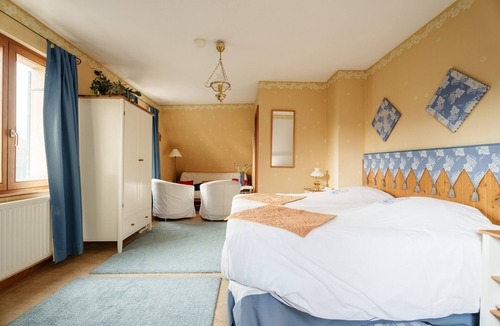Boersch Bed & Breakfast | Delphi Guest Room with Mountain View