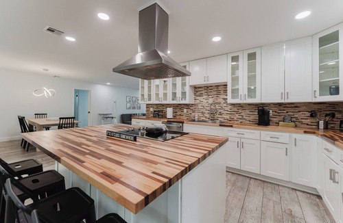 Tropic Palms House | Delray Beach Bliss Spacious Retreat house +Hot Tub