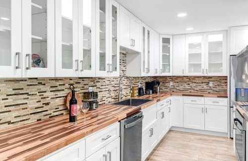 Tropic Palms House | Delray Beach Bliss Spacious Retreat house +Hot Tub