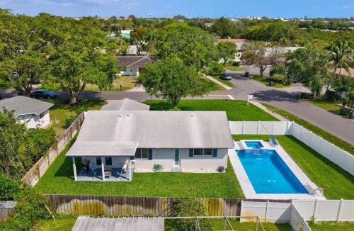 Tropic Palms House | Delray Oasis Pool Hot Tub