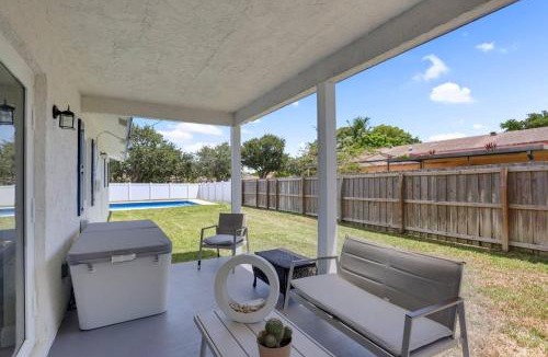 Tropic Palms House | Delray Oasis Pool Hot Tub