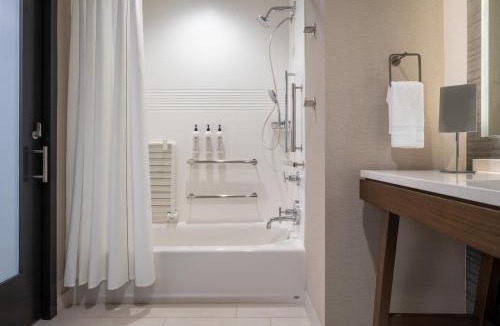 Wichita Falls Hotel | Delta Hotels by Marriott Wichita Falls Convention Center