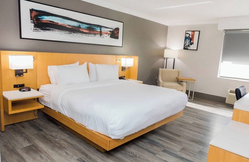 Dentsville Hotel | Delta Hotels by Marriott Columbia Northeast