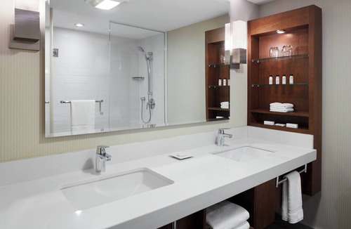 Kingston Hotel | Delta Hotels by Marriott Kingston Waterfront