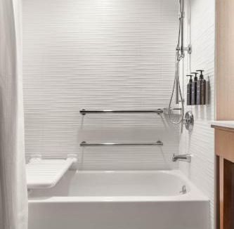 Midwest City Hotel | Delta Hotels by Marriott Midwest City at the Reed Conference Center