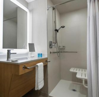 Downtown Richmond Hotel | Delta Hotels by Marriott Richmond Downtown