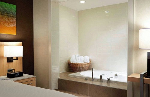 Queens Square Hotel | Delta Hotels Prince Edward by Marriott