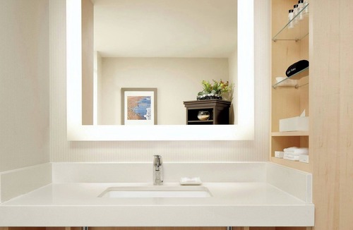 Queens Square Hotel | Delta Hotels Prince Edward by Marriott