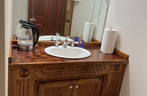 Isleton Hotel | Delta Queen Lodge Bar Restaurant