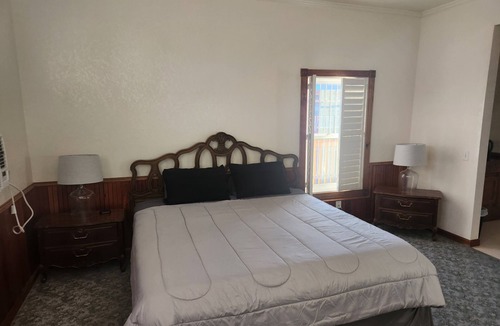 Isleton Hotel | Delta Queen Lodge Bar Restaurant