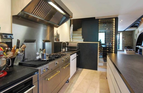 Montaren-et-Saint-Mediers Villa | Deluxe Stunning Villa with Outdoor Cinema