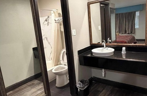 Mesquite Hotel | Delux Inn Mesquite Near I-30 Dallas