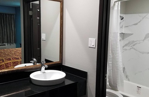 Mesquite Hotel | Delux Inn Mesquite Near I-30 Dallas