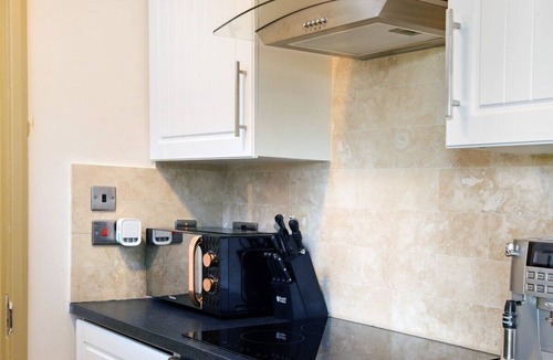 Howlett End Apartment | Deluxe 1 Bed Flat Hot Tub Sky Tv