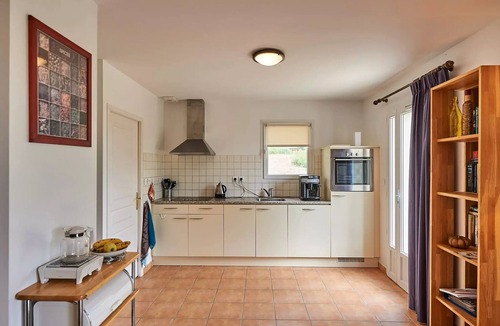 Vasles Villa | Deluxe 2-bathroom detached villa sleeps 4