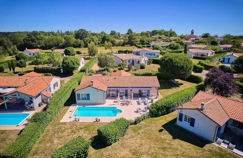 Vasles Villa | Deluxe 2-bathroom detached villa sleeps 4