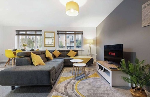 High Wycombe Apartment | Deluxe 2 Bed Apartment w/Free Parking